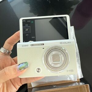 [MINT] Casio EXILIM EX-ZR50 digital camera